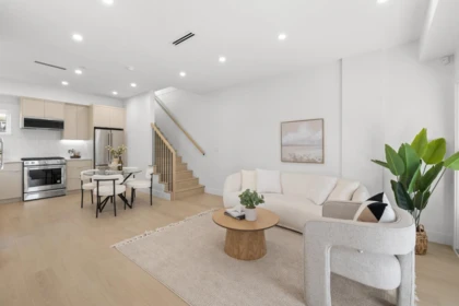 2133 E Pender Street, Vancouver, BC, Vancouver — Townhouse for sale