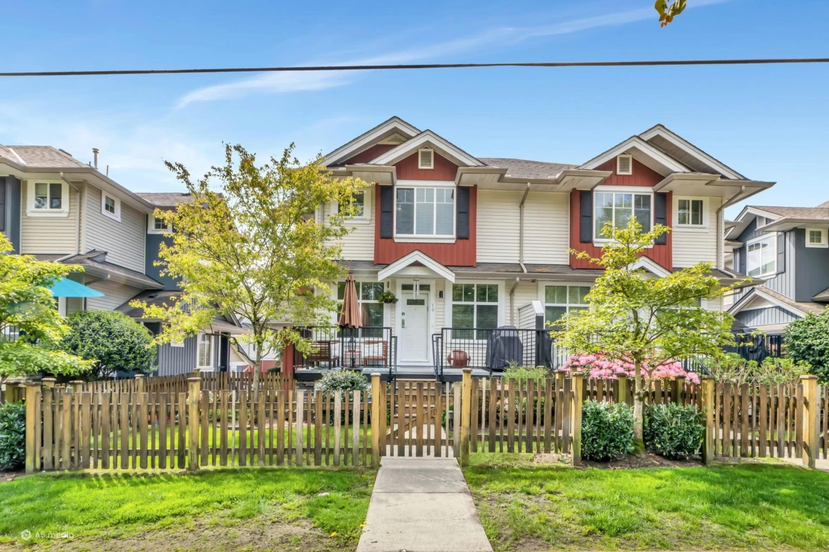 Family Room Photo of 19 6956 193 Street, Surrey, BC