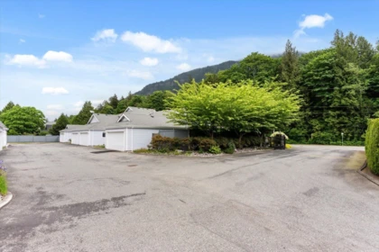 Front Yard Photo of 4 730 Mccombs Drive, Harrison Hot Springs, BC