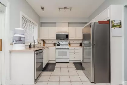 Kitchen Island Photo of 505 34101 Old Yale Road, Abbotsford, BC