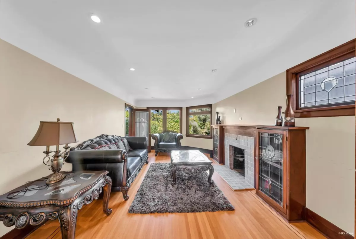 Living Room Photo of 4580 W 1st Avenue, Vancouver, BC