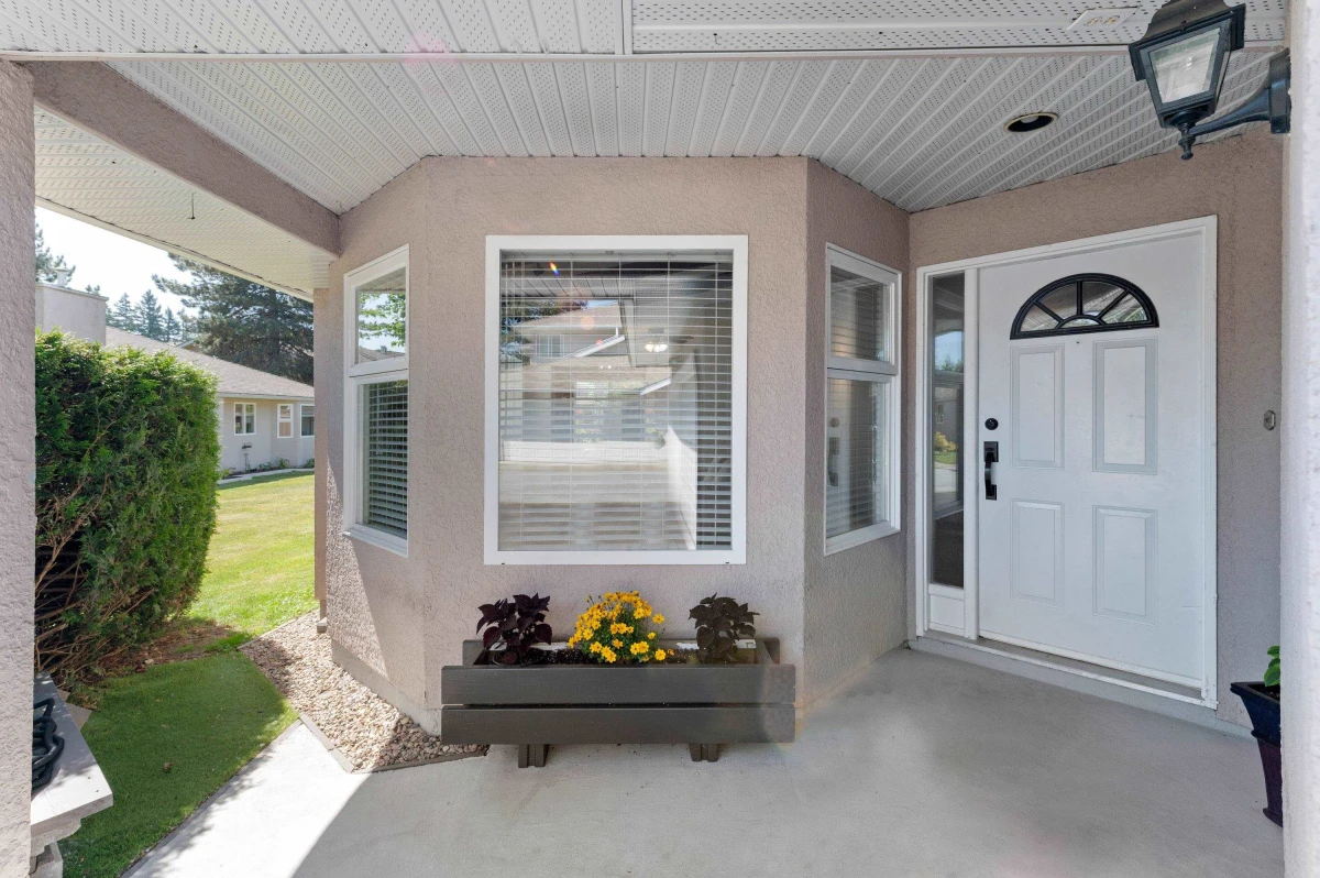 Living Room Photo of 178 15501 89a Avenue, Surrey, BC