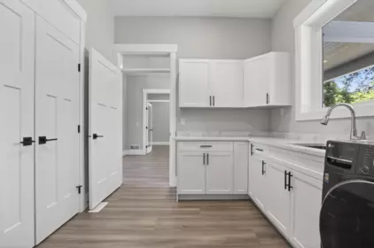 Guest Bathroom Photo of 30536 Silverhill Avenue, Mission, BC