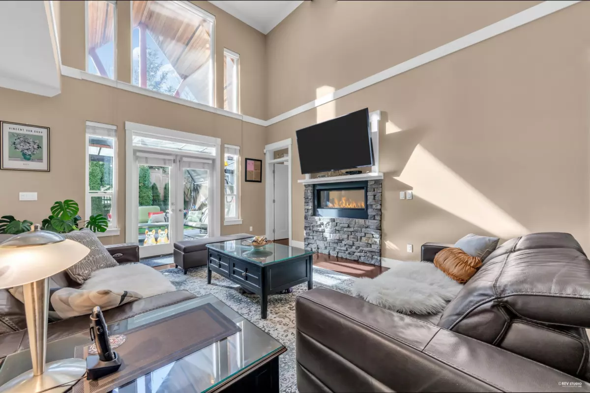 Dining Area Photo of 16238 25 Avenue, Surrey, BC