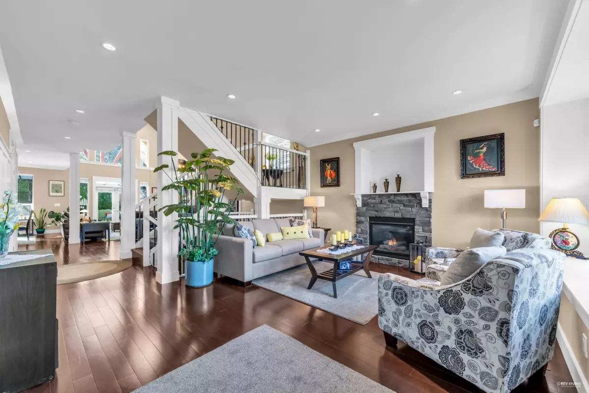 Living Room Photo of 16238 25 Avenue, Surrey, BC