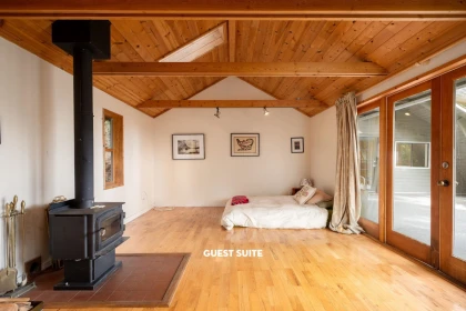Basement Recreation Room Photo of 709 Windjammer Road, Bowen Island, BC