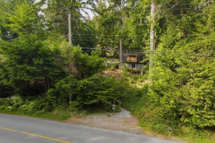Front Yard Photo of 709 Windjammer Road, Bowen Island, BC