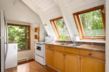 Kitchen Photo of 709 Windjammer Road, Bowen Island, BC