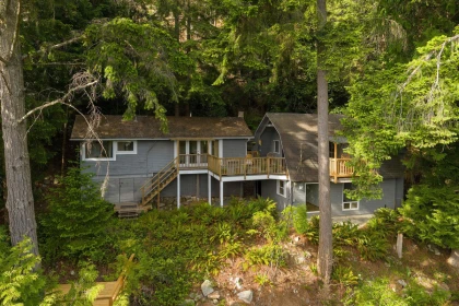 Powder Room Photo of 709 Windjammer Road, Bowen Island, BC