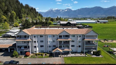 Swimming Pool Photo of 304 46966 Yale Road, Chilliwack, BC