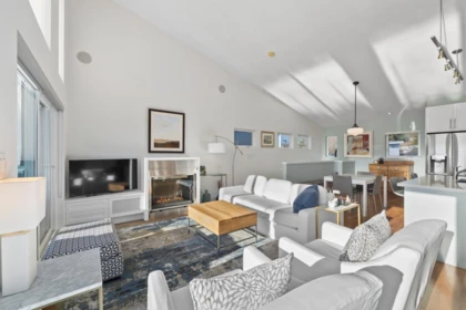 Primary Bedroom Photo of 20 415 W Esplanade Avenue, North Vancouver, BC