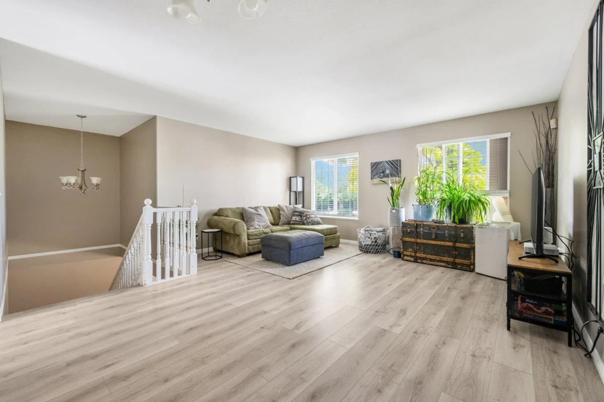 Dining Area Photo of 35026 Exbury Avenue, Abbotsford, BC