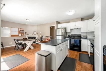 Kitchen Island Photo of 35026 Exbury Avenue, Abbotsford, BC