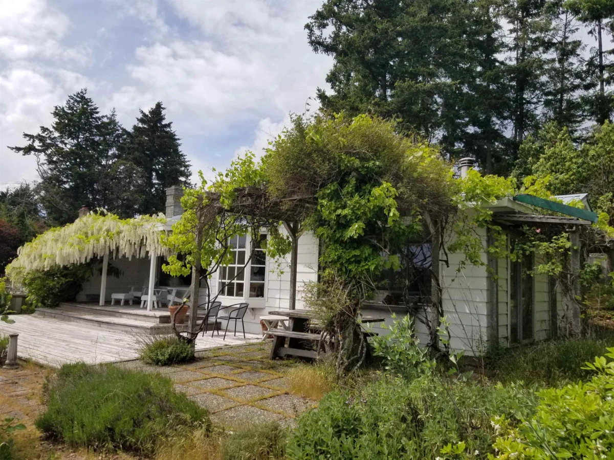 Living Room Photo of 90 Gulf Drive, Galiano Island, BC