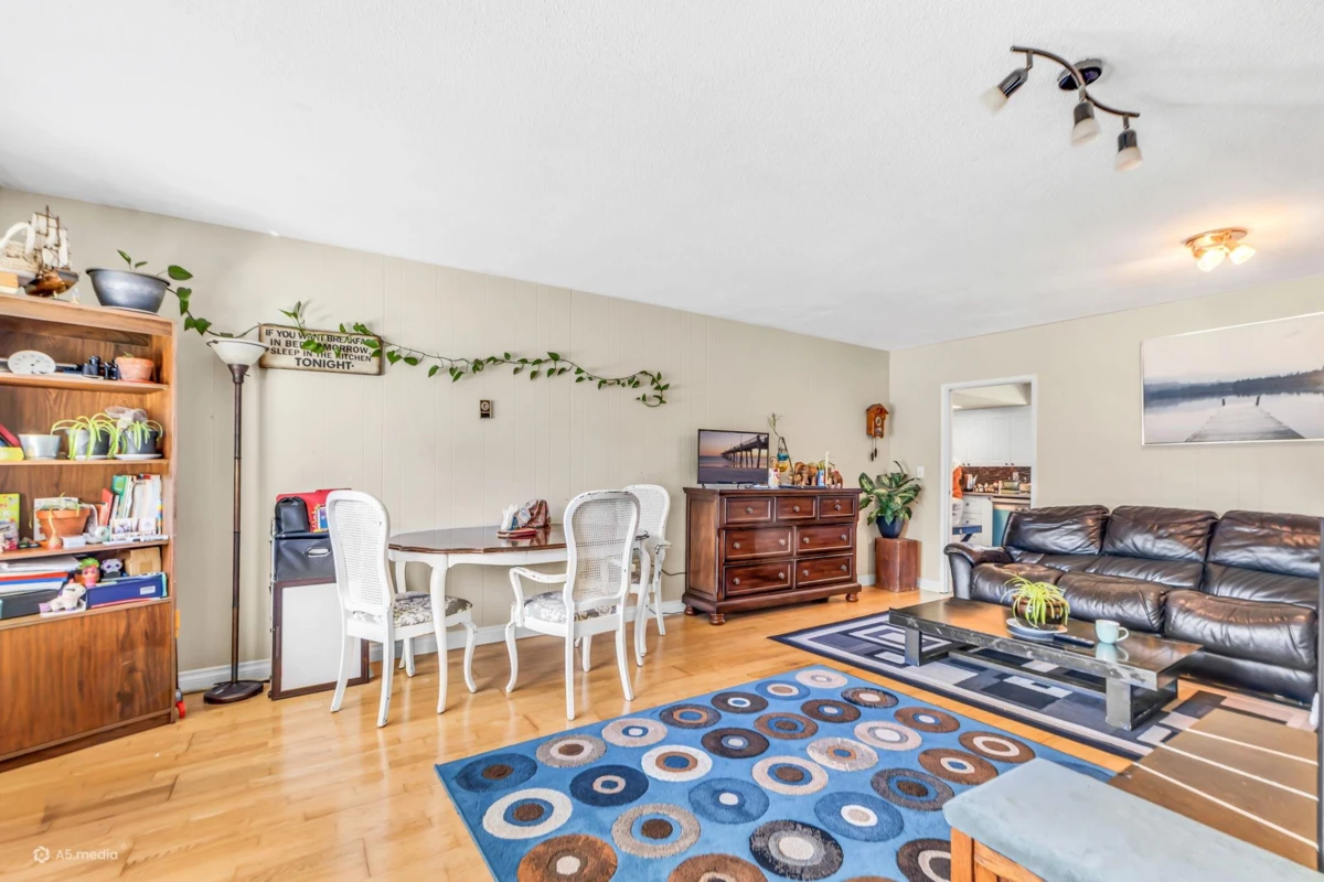 Dining Area Photo of 41965 Yarrow Central Road, Yarrow, BC