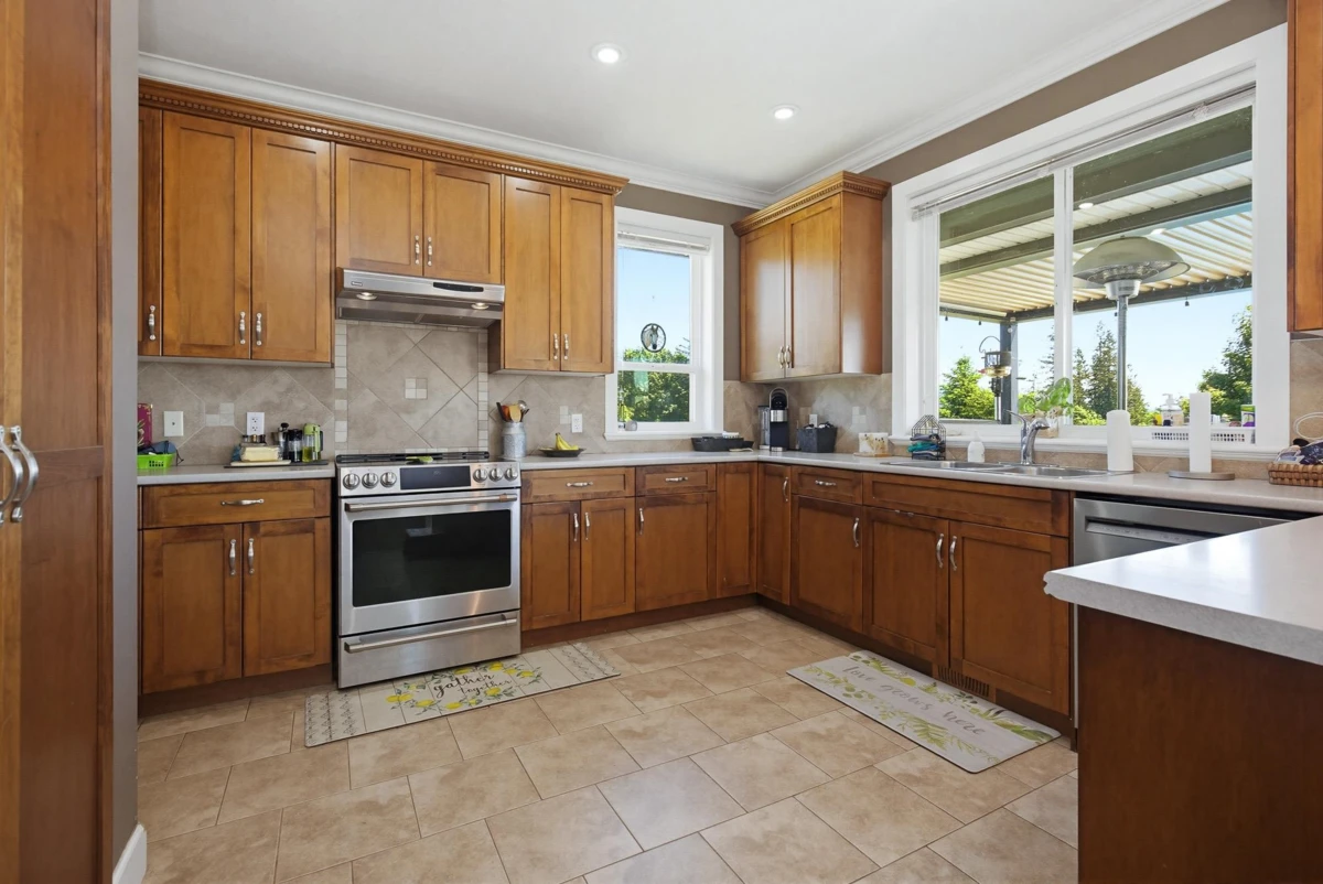 Dining Area Photo of 30420 Dewdney Trunk Road, Mission, BC
