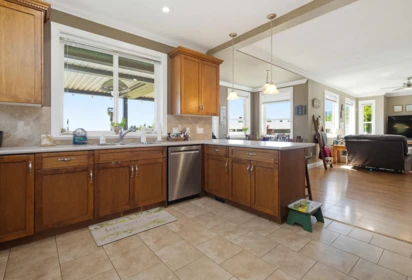 Kitchen Photo of 30420 Dewdney Trunk Road, Mission, BC