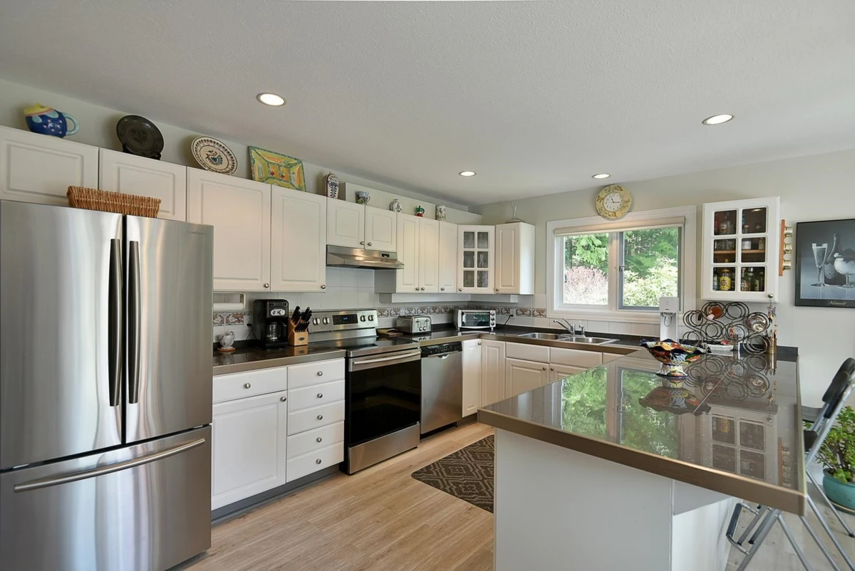 Family Room Photo of 4906 Sinclair Bay Road, Garden Bay, BC