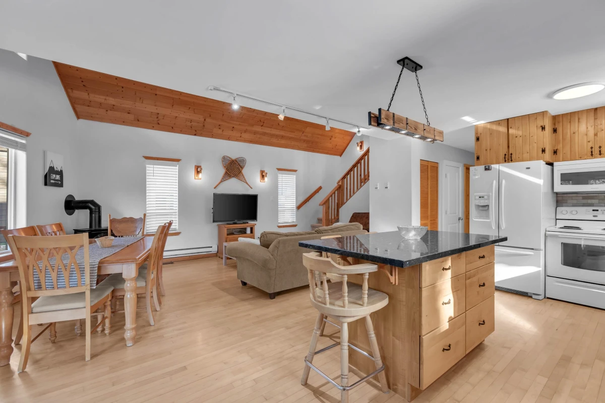 Family Room Photo of 47075 Snowmist Drive, Agassiz, BC