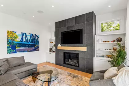 Kitchen Island Photo of 2668 Haywood Avenue, West Vancouver, BC