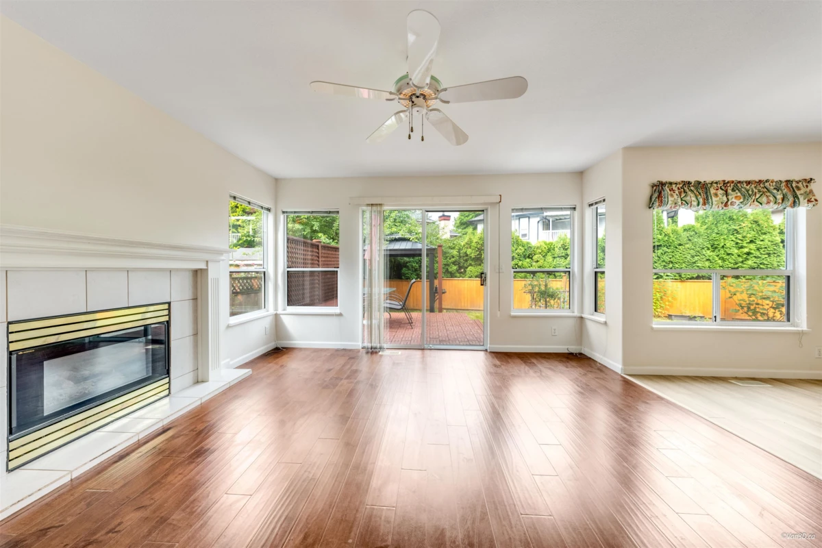 Dining Area Photo of 16042 108A AVENUE, Surrey BC V4N 1P1
