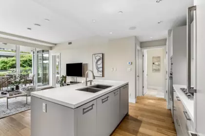 204 866 Arthur Erickson Place, West Vancouver, BC, West Vancouver — Apartment/Condo for sale