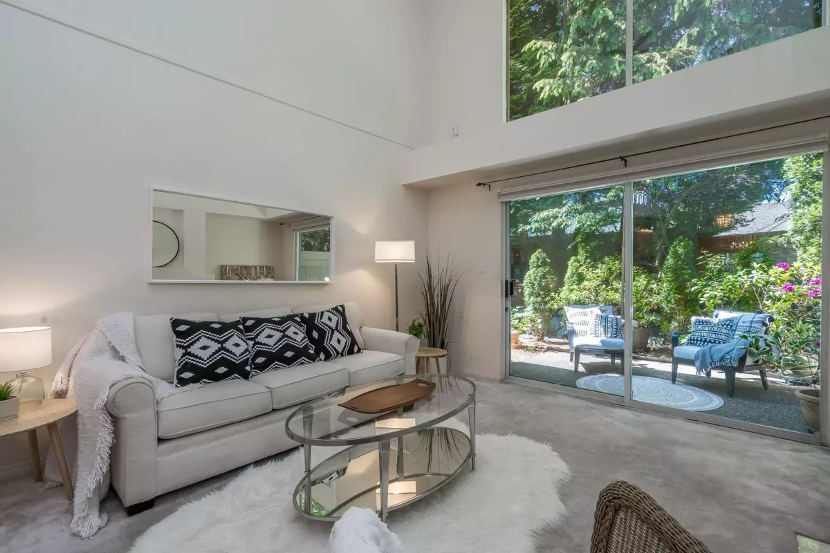 Dining Area Photo of 10 15273 24 Avenue, Surrey, BC