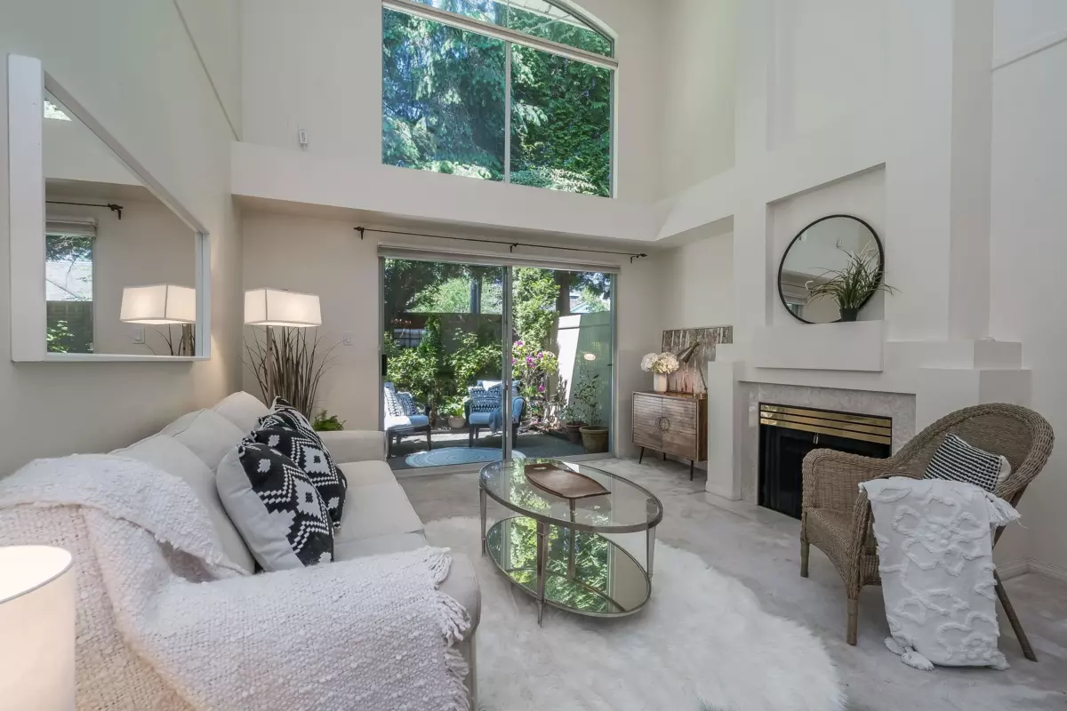 Living Room Photo of 10 15273 24 Avenue, Surrey, BC