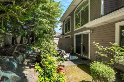 Backyard Photo of 10 15273 24 Avenue, Surrey, BC