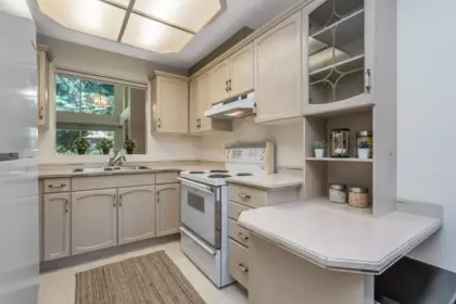 Primary Bathroom Photo of 10 15273 24 Avenue, Surrey, BC