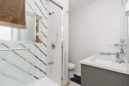 Kitchen Photo of 14125 75 Avenue, Surrey, BC