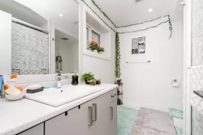 Primary Bathroom Photo of 14125 75 Avenue, Surrey, BC