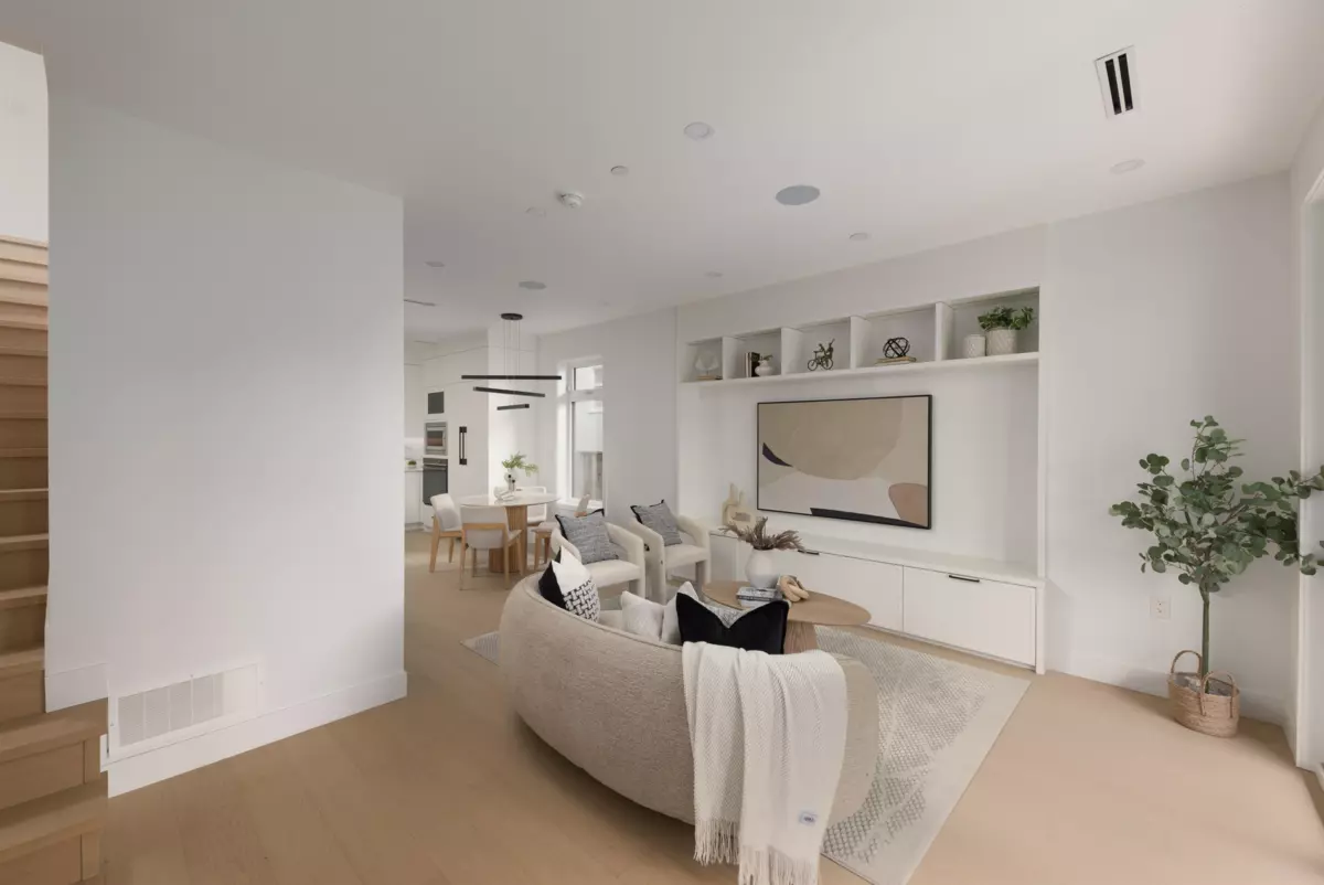 Living Room Photo of 1 419 W 23rd Avenue, Vancouver, BC