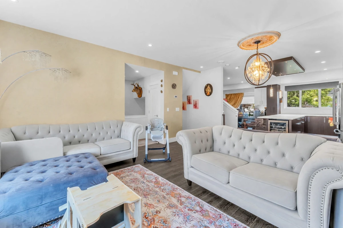 Living Room Photo of 37 15177 60 Avenue, Surrey, BC