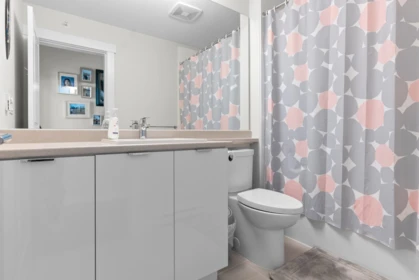 Primary Bathroom Photo of 424 31158 Westridge Place, Abbotsford, BC