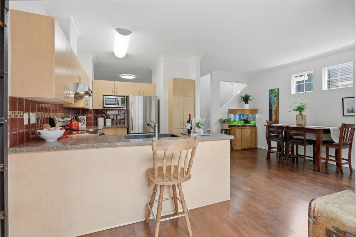 Dining Area Photo of 38 14959 58 Avenue, Surrey, BC