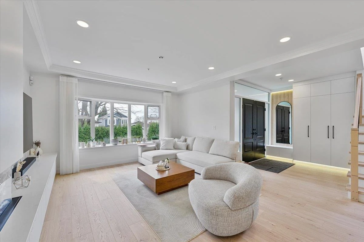 Family Room Photo of 817 W 60th Avenue, Vancouver, BC