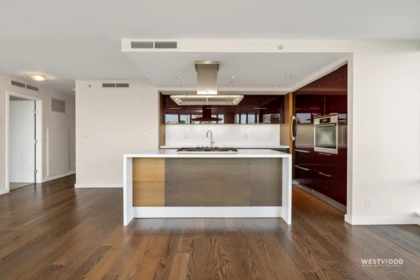 Kitchen Photo of 501 8 Smithe Mews, Vancouver, BC