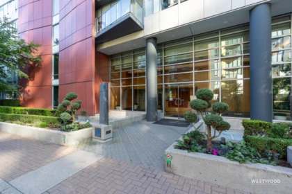 Outdoor Patio Photo of 501 8 Smithe Mews, Vancouver, BC