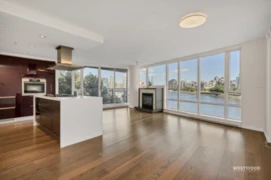 501 8 Smithe Mews, Vancouver, BC