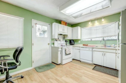 Hot Tub / Spa Photo of 9385 125 Street, Surrey, BC