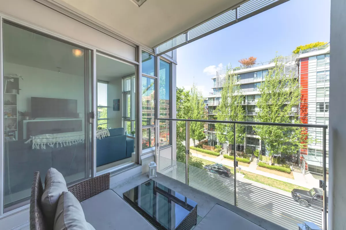 Dining Area Photo of 403 2528 Maple Street, Vancouver, BC