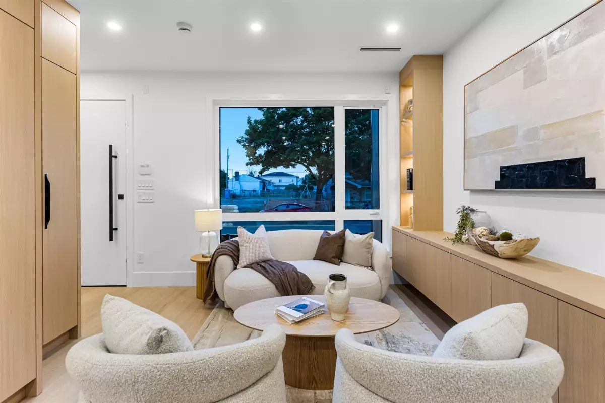 Living Room Photo of 1 6831 Salisbury Avenue, Burnaby, BC