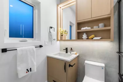 Powder Room Photo of 1 6831 Salisbury Avenue, Burnaby, BC