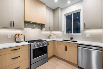 Primary Bathroom Photo of 1 6831 Salisbury Avenue, Burnaby, BC