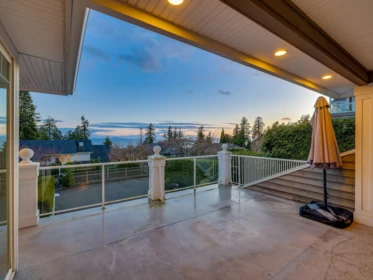 Hot Tub / Spa Photo of 13518 Marine Drive, Surrey, BC