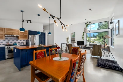 Breakfast Nook Photo of 1715 Wishbone Court, Pemberton, BC