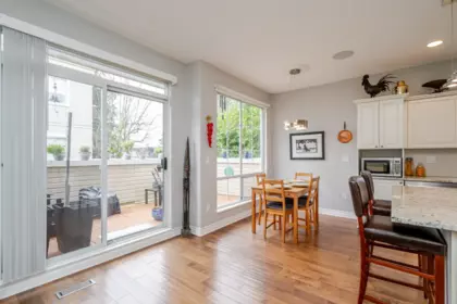 Walk-In Closet Photo of 8 1169 Vidal Street, White Rock, BC