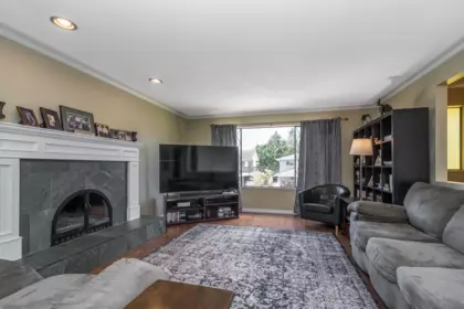 Kitchen Island Photo of 3351 Bowen Drive, Richmond, BC