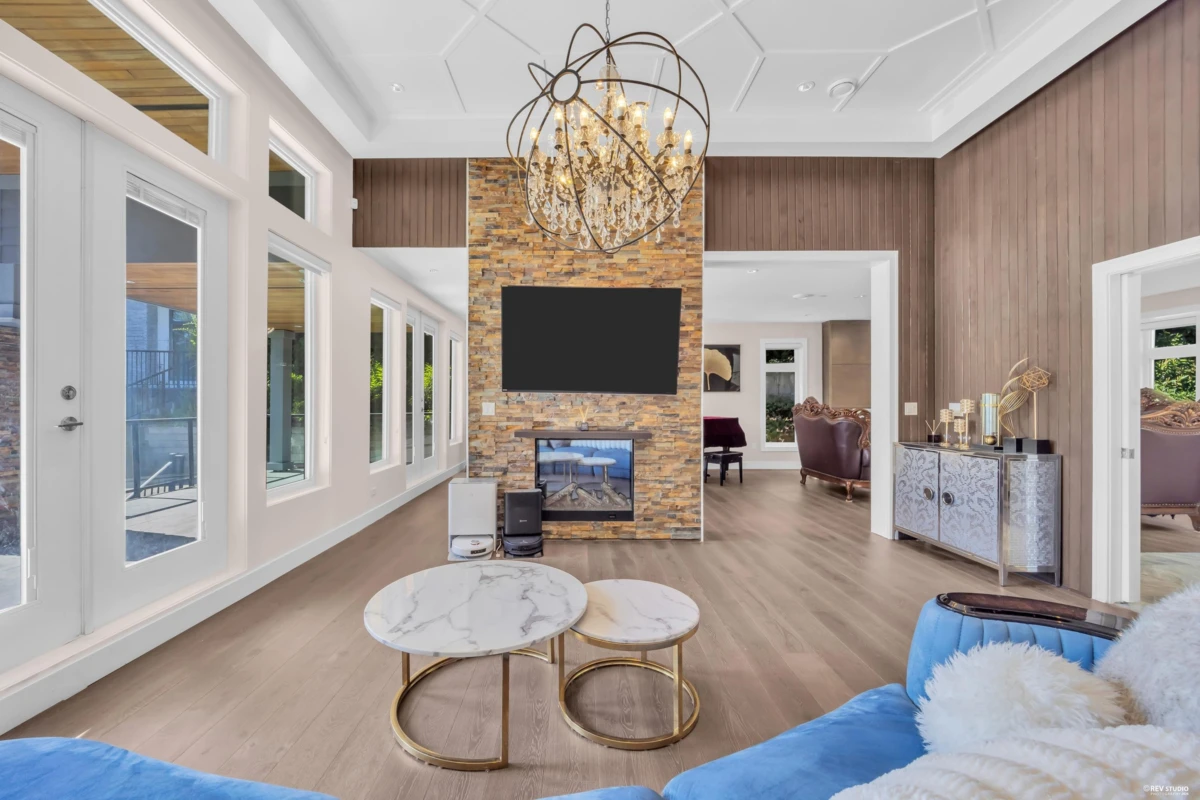 Living Room Photo of 1360 Ottaburn Road, West Vancouver, BC